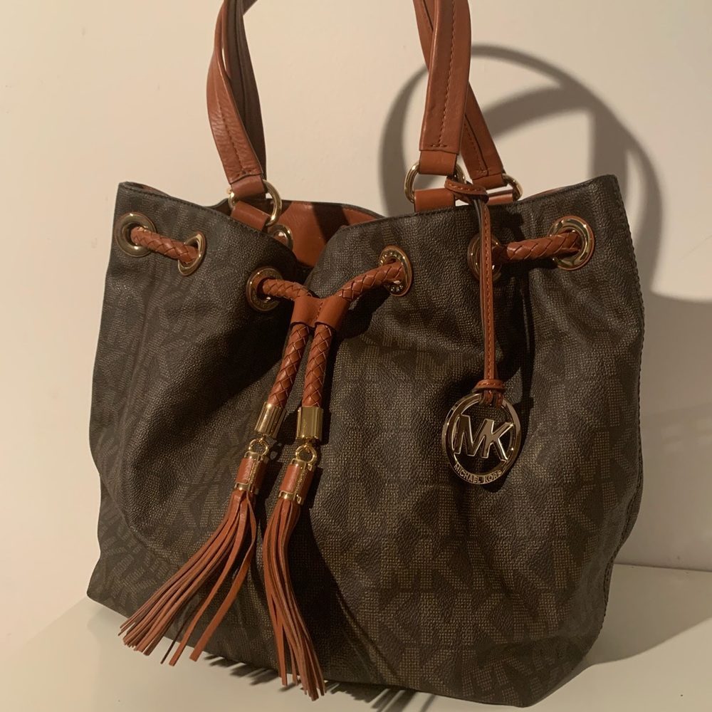 NEVER USED! Michael Kors Signature Shoulder Bag